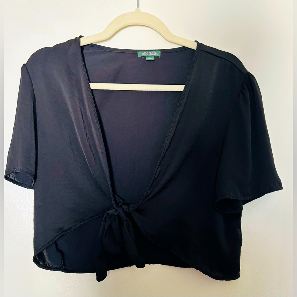 WILD FABLE BLACK CROP shrug front toe.